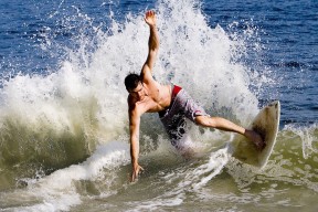 攀岩运动普及广泛吸引青少年参与，攀岩运动的好处和坏处